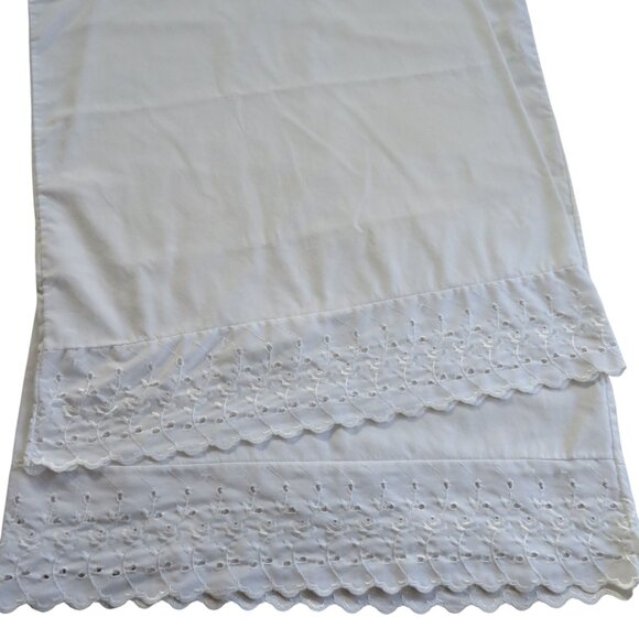 Vintage White Standard Pillowcases 2 Embroidered Scalloped Edges 20"x26" Cottage - Picture 1 of 10